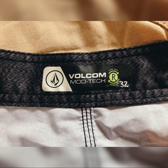 Volcom shorts - Picture 4 of 5